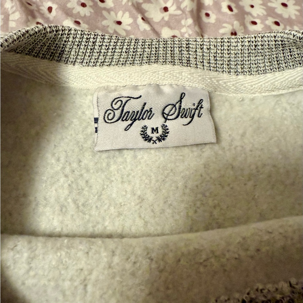 Taylor Swift Cowboy Like Me sweatshirts - Picture 3 of 3